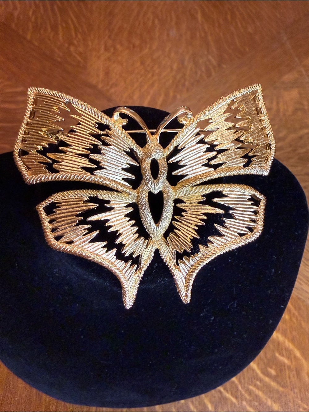 Christian Dior Gold Butterfly Brooch Pin - Women Jewelry - Picture 4 of 5
